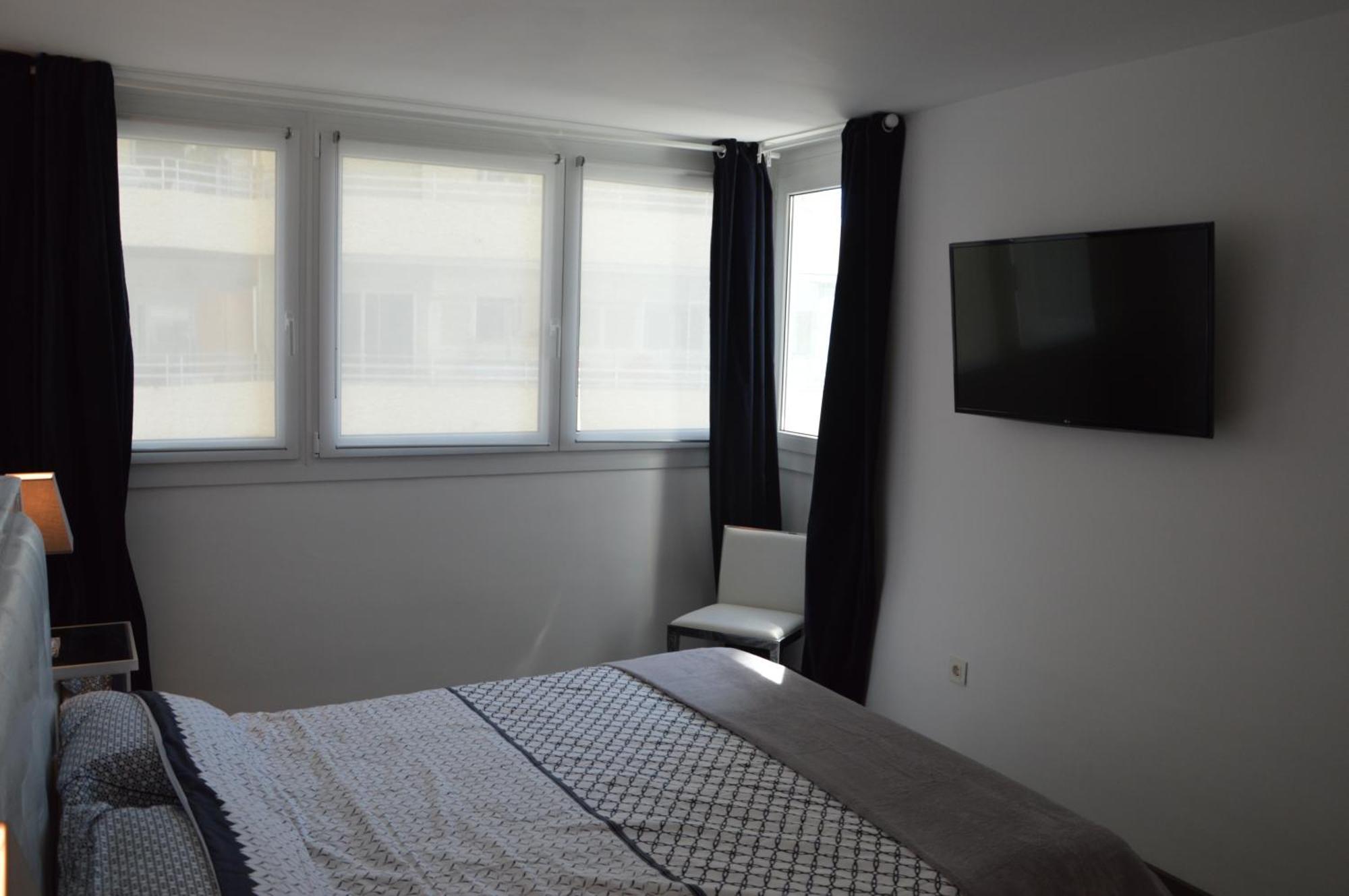 Apartment 3 Bedroom Frontline Beach, Centre Marbella