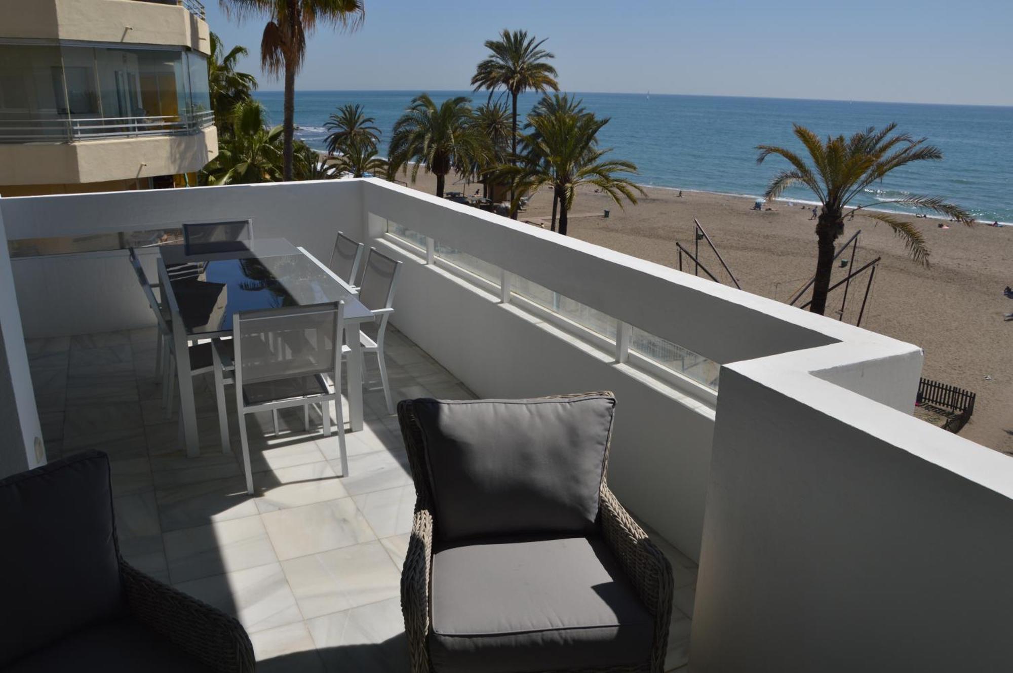 Apartment 3 Bedroom Frontline Beach, Centre