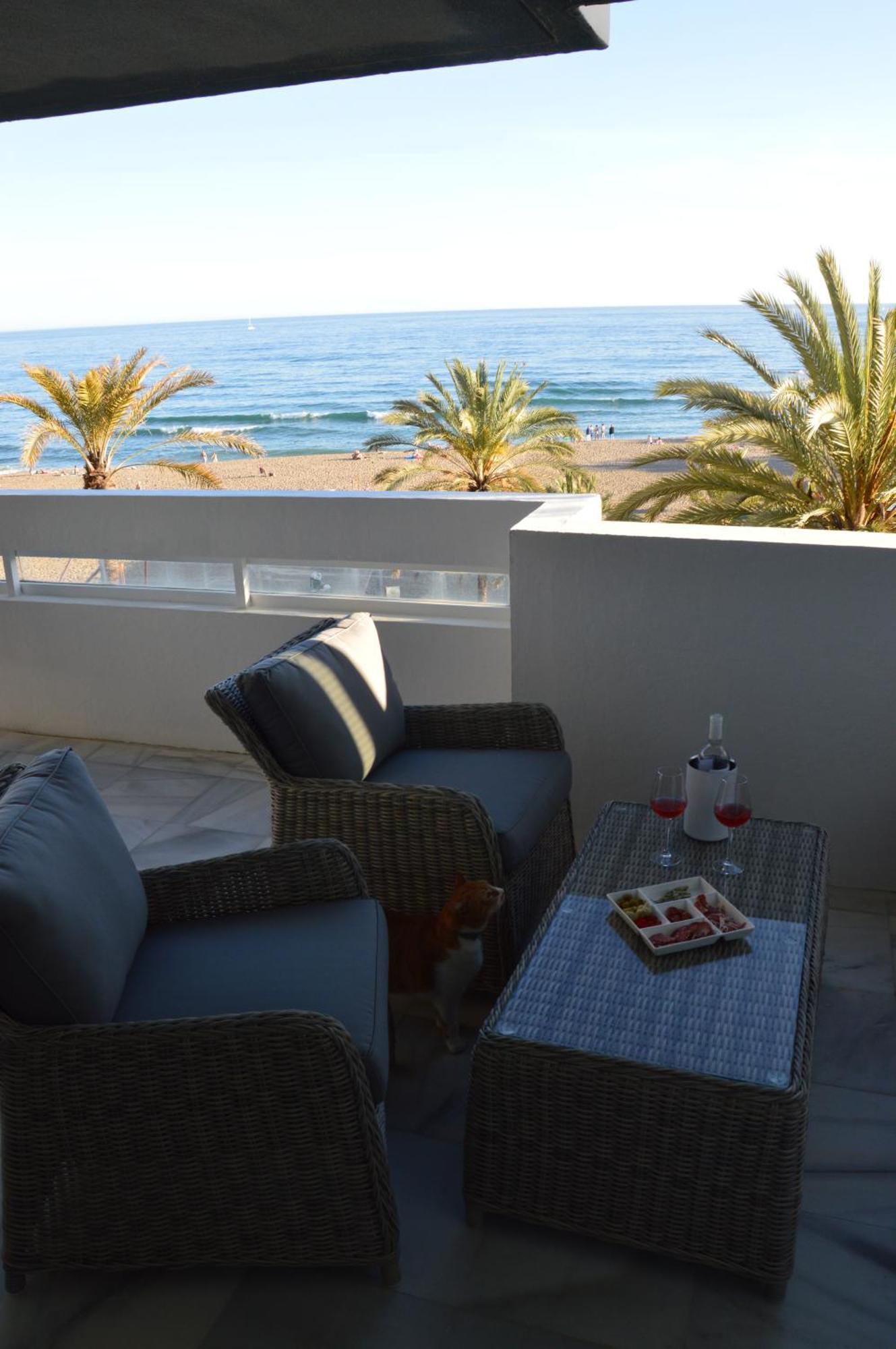 Apartment 3 Bedroom Frontline Beach, Centre Marbella